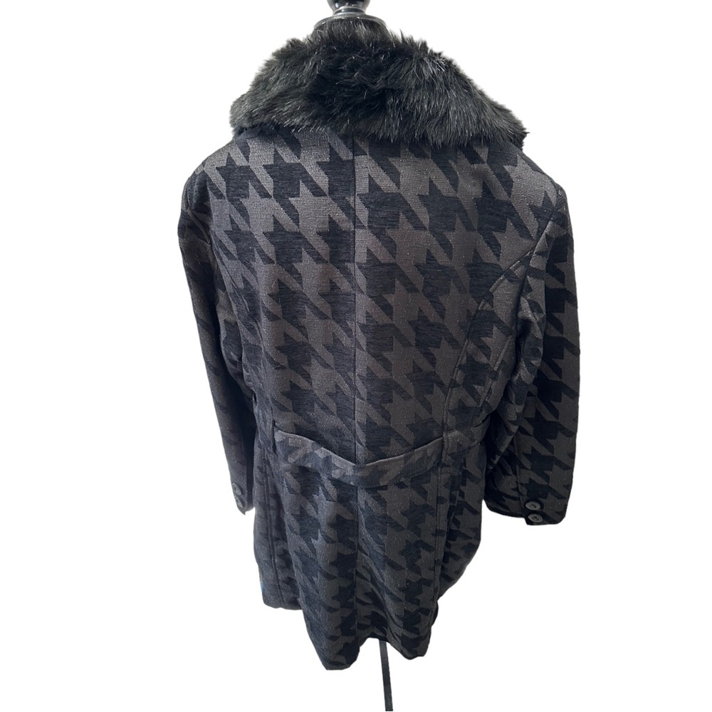 ASHLEY STEWART Designer Full Length Sparkly Black Design Faux Fur Collar, 2 X. - Picture 3 of 13